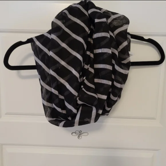 Scarfs - Picture 10 of 13